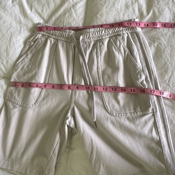 Athleta Ivory Elastic Waist Stretchy Beachy Farallon Bermuda Shorts Size 0 - Picture 12 of 15